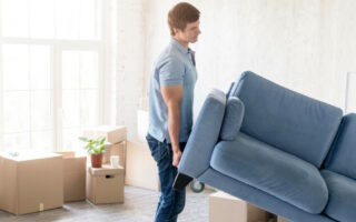 monte meubles déménager un canapé